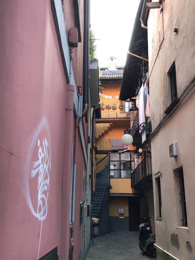 intra-borgo-strada.jpg